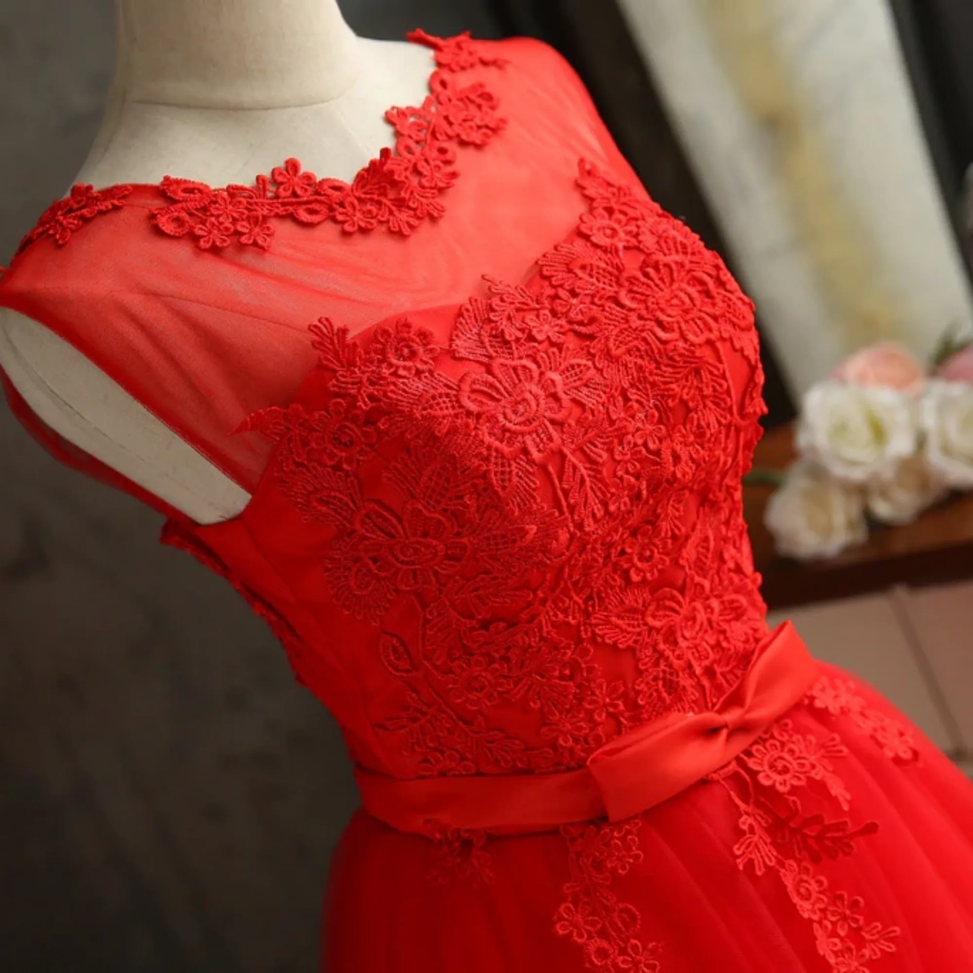 Women's Summer Sleeveless Lace Dress With Ruffles