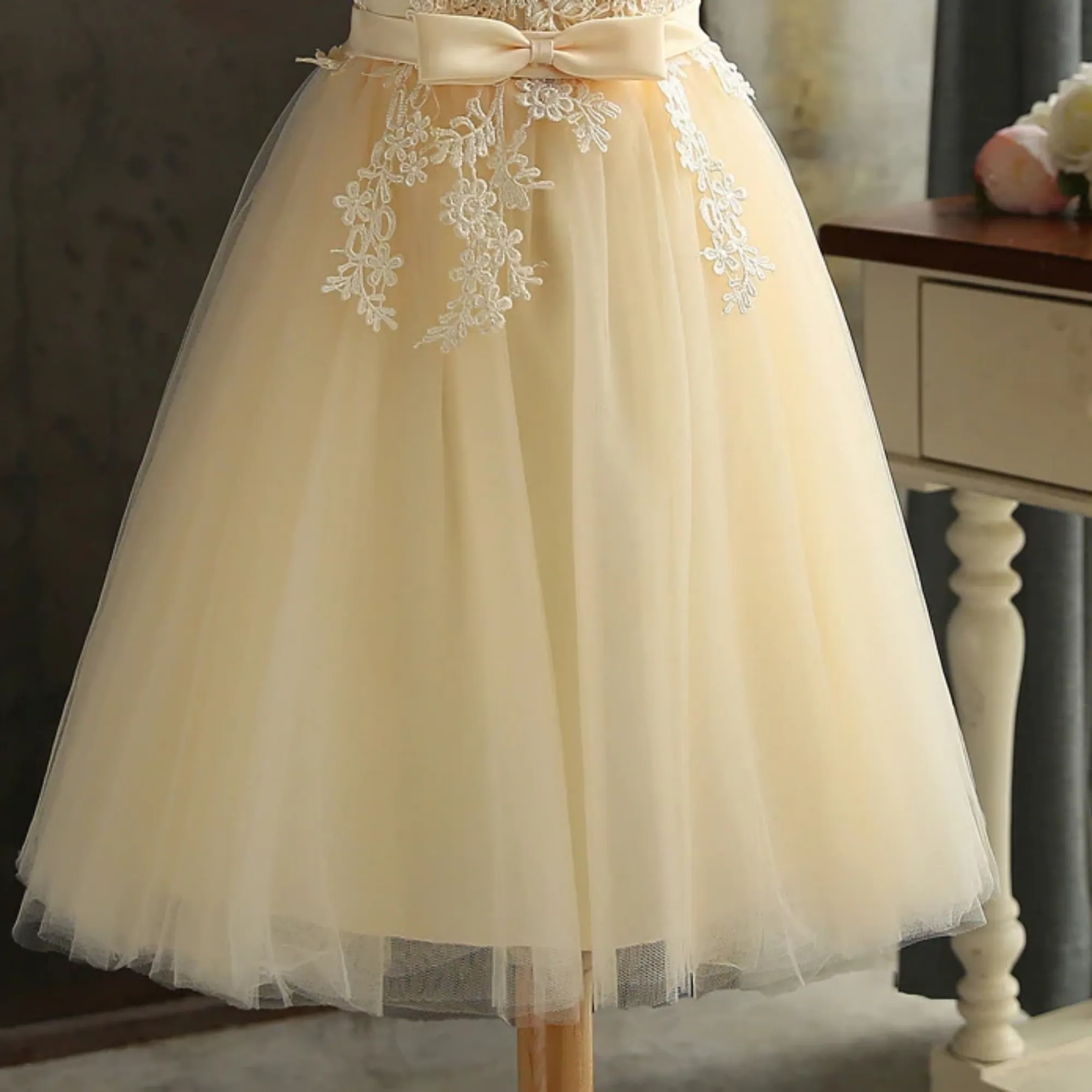 Women's Summer Sleeveless Lace Dress With Ruffles