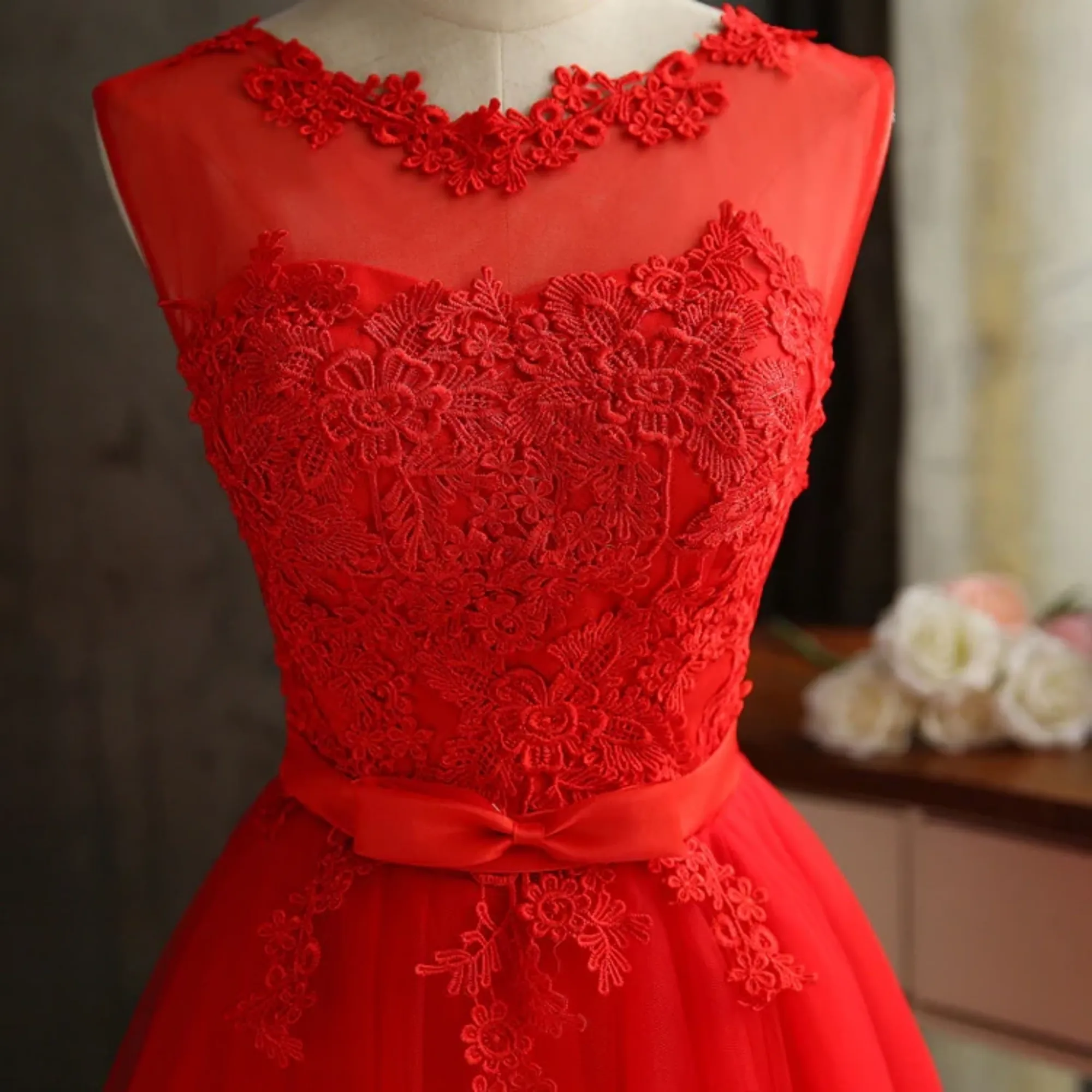 Women's Summer Sleeveless Lace Dress With Ruffles