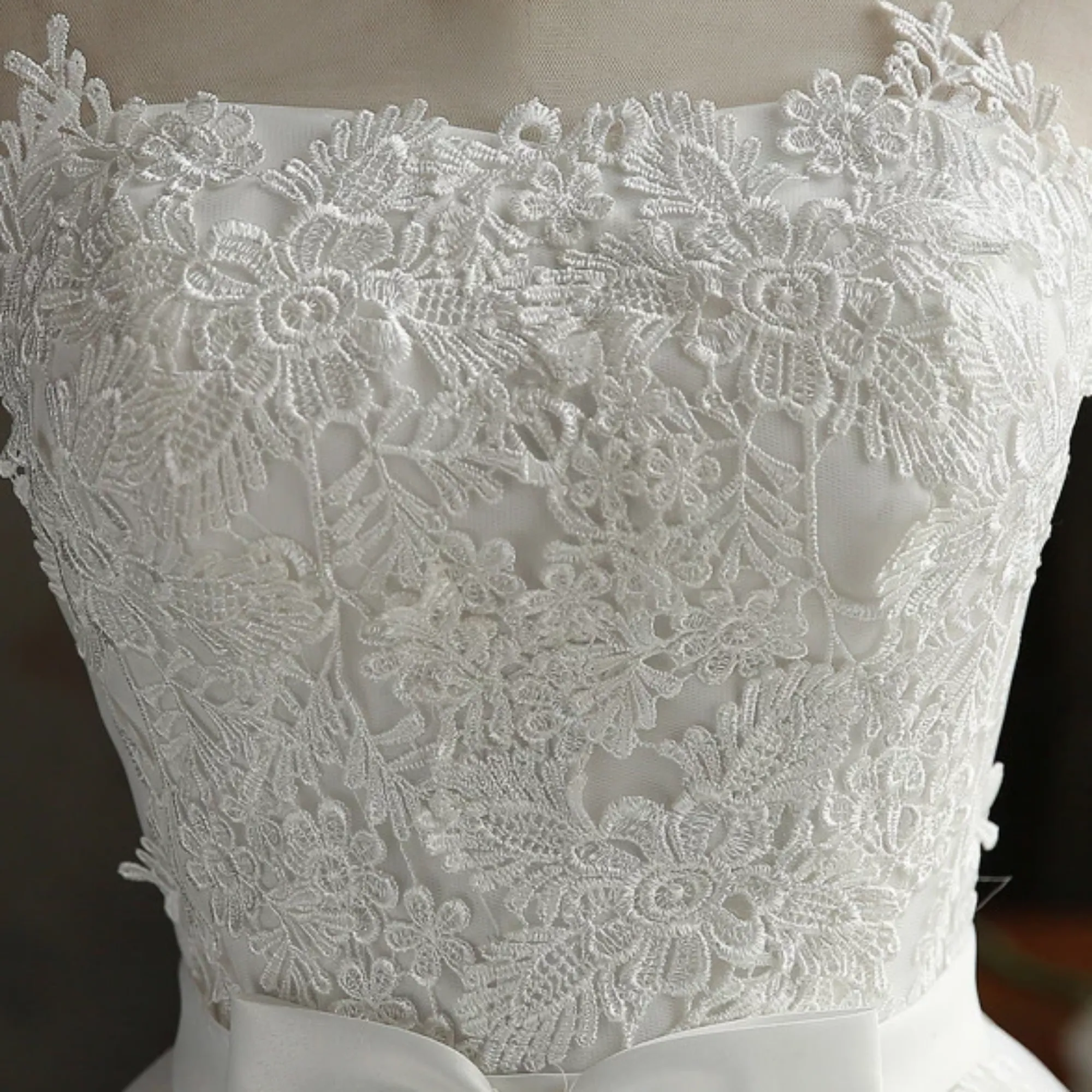 Women's Summer Sleeveless Lace Dress With Ruffles