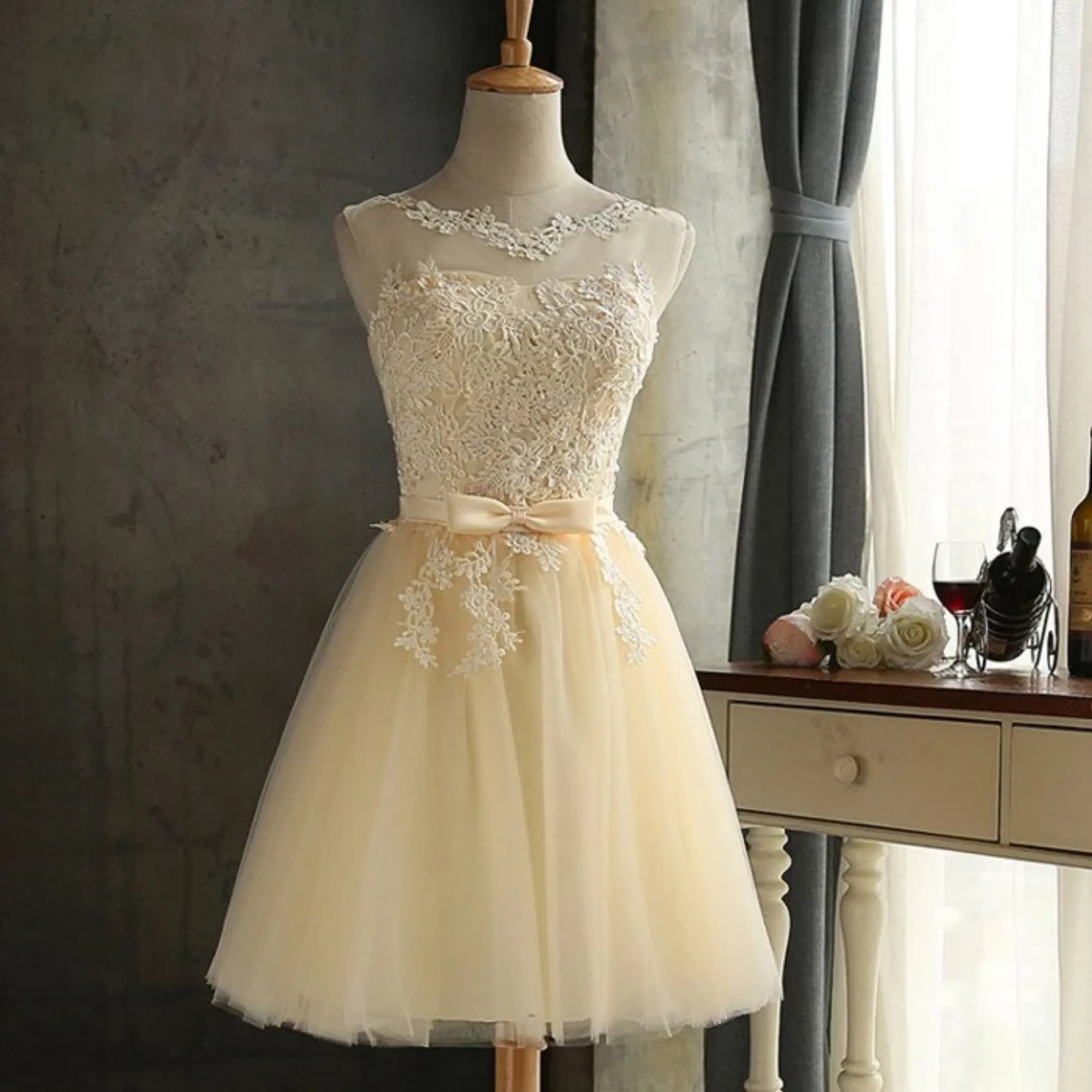 Women's Summer Sleeveless Lace Dress With Ruffles