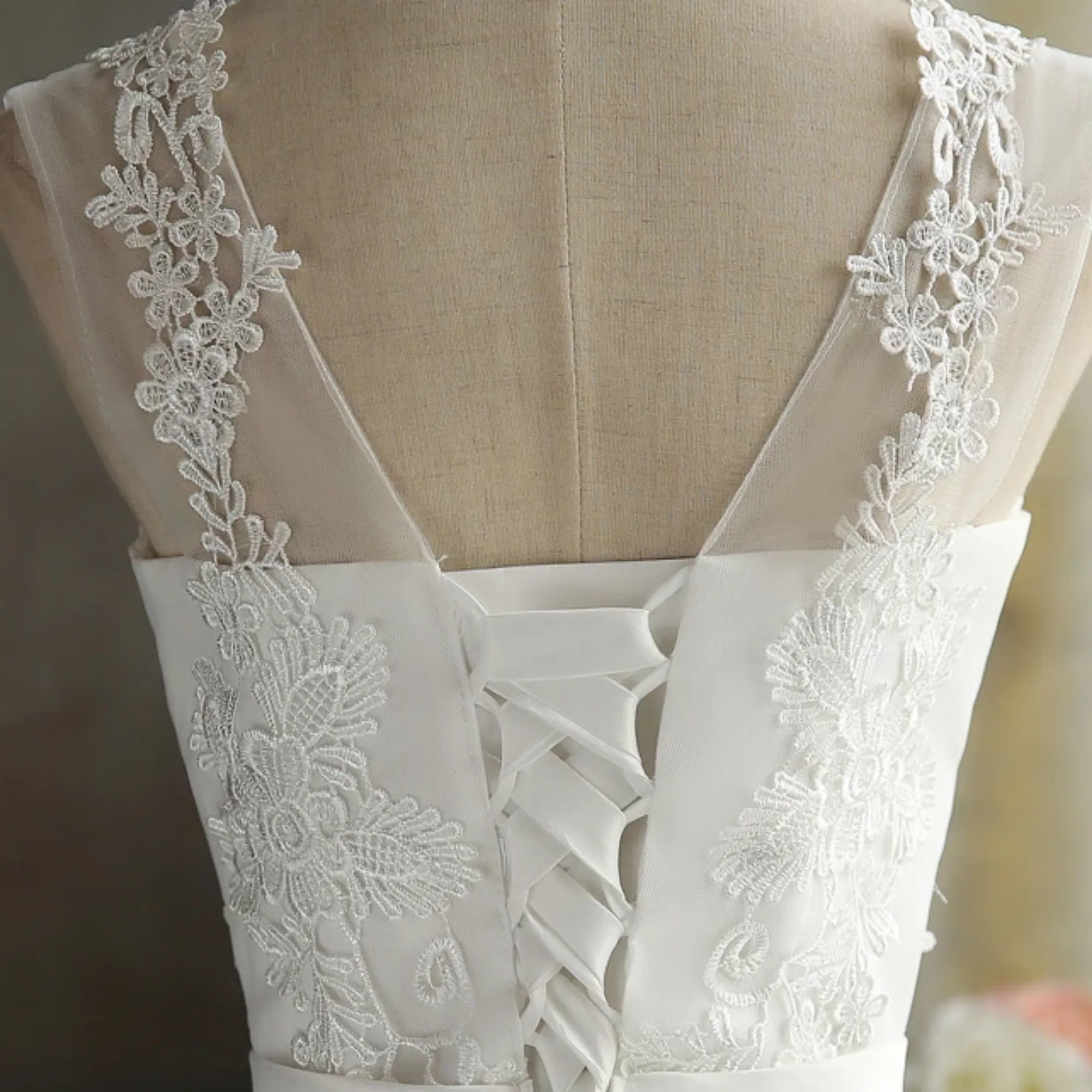 Women's Summer Sleeveless Lace Dress With Ruffles