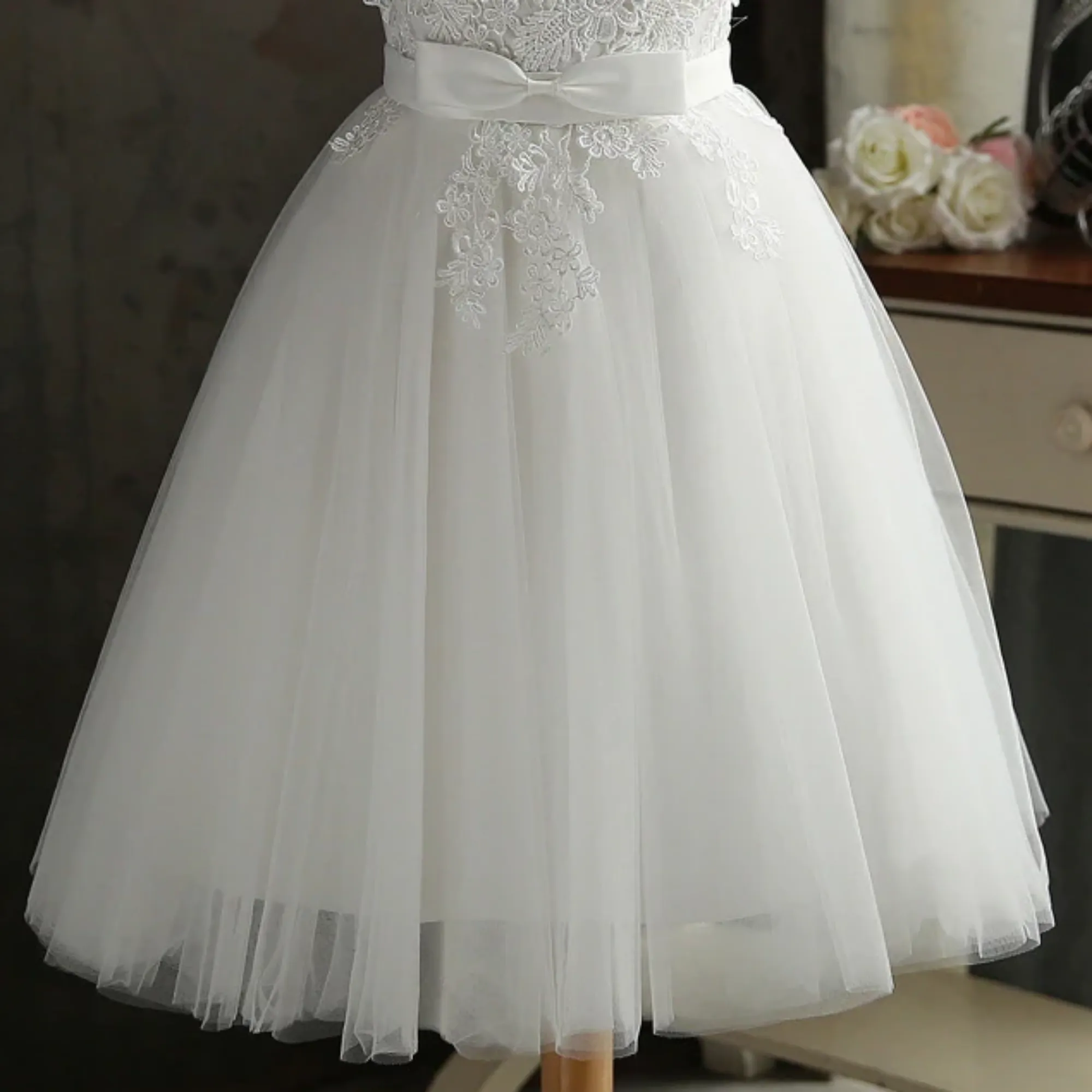 Women's Summer Sleeveless Lace Dress With Ruffles