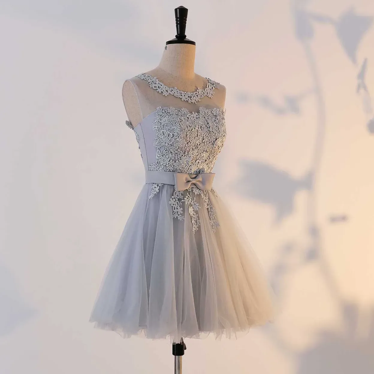 Women's Summer Sleeveless Lace Dress With Ruffles