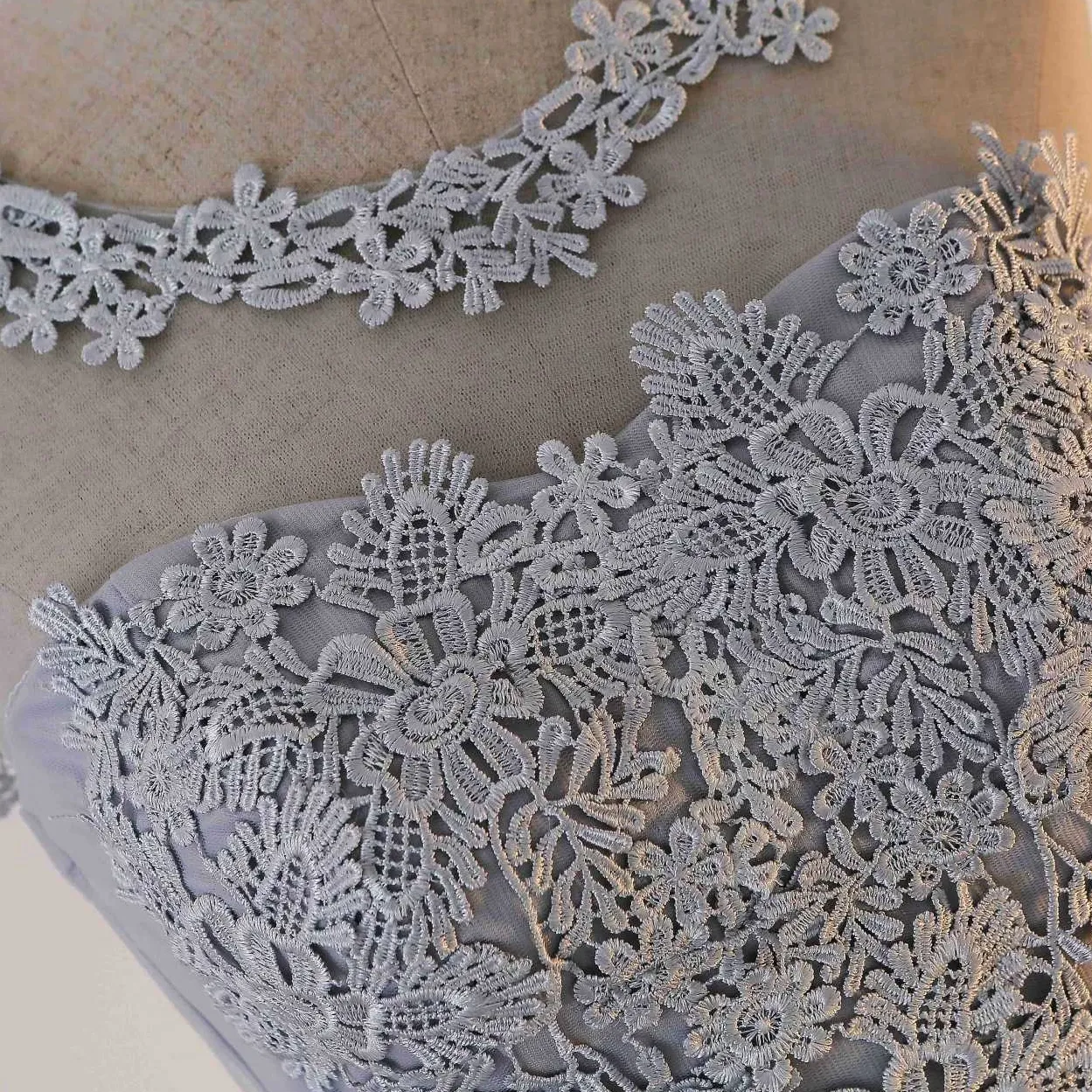 Women's Summer Sleeveless Lace Dress With Ruffles